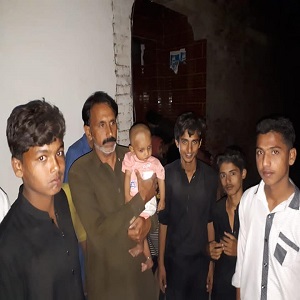 چنیوٹ کے ایک گاوں میں ماں اپنے بیٹے کو کچرے میں پھینک کر فرار